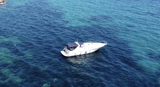 Motorová loď k pronájmu v Las Tres Cales za nejlepší cenu