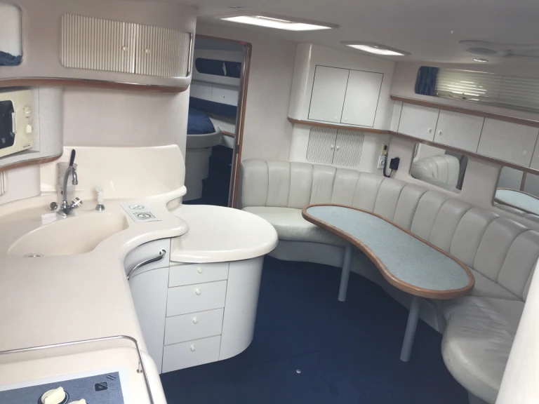 Sea Ray Sea Ray 450 Sundancer jednotlivci a charterové společnosti v Las Tres Cales