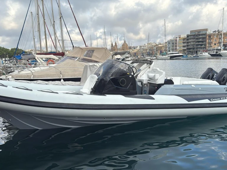 Pronájem lodi Ranieri Cayman 27 Sport Touring v Pietà na Samboatu