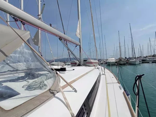 Pronajmout si Jeanneau Sun Odyssey 439 (4 cab.) v Lefkáda