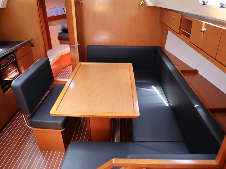 Plachetnice k pronájmu v Nea Peramos za nejlepší cenu