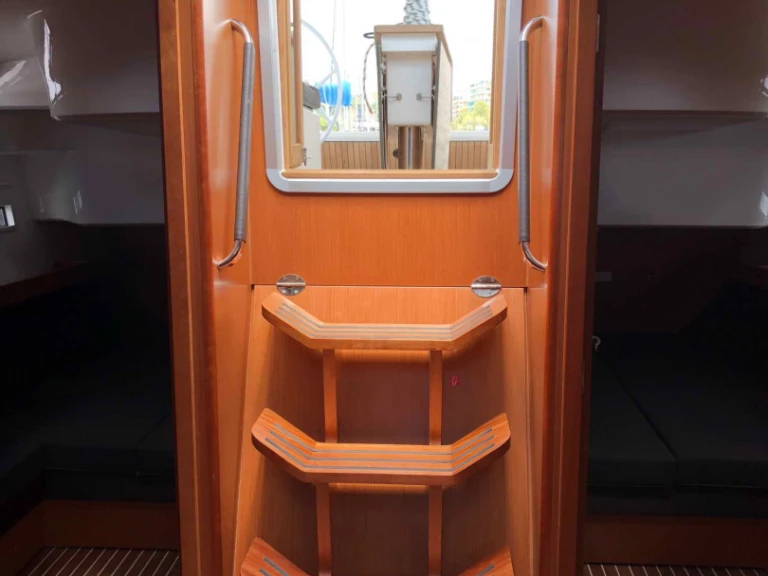 Pronajmout Plachetnice se skipperem či ne Bavaria v Lefkáda