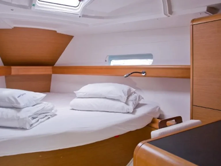 Pronajmout si Jeanneau Sun Odyssey 409 (3 cab.) v Lefkáda
