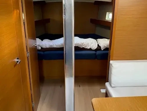 Pronajmout Plachetnice se skipperem či ne Jeanneau v Paros (ostrov)