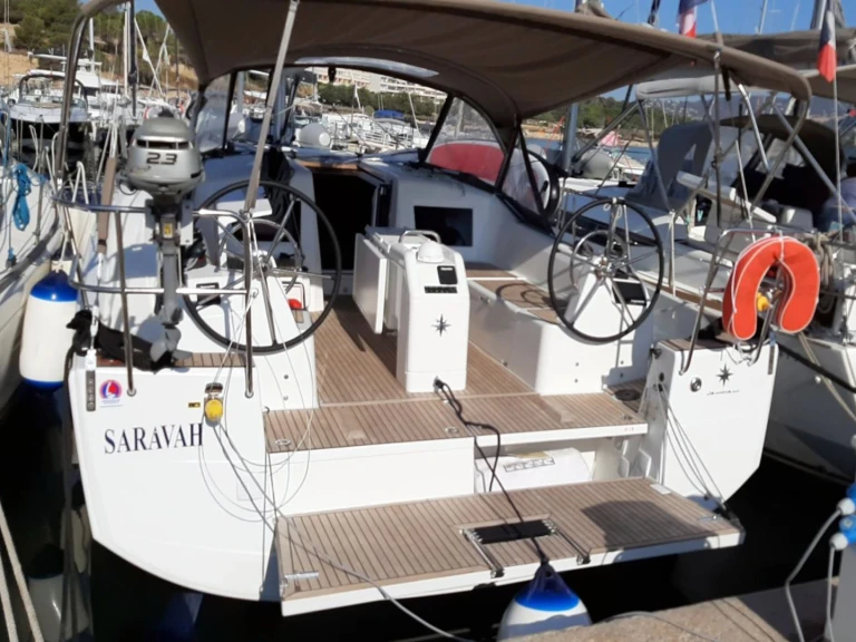 Jeanneau Sun Odyssey 410 jednotlivci a charterové společnosti v Bormes-les-Mimosas