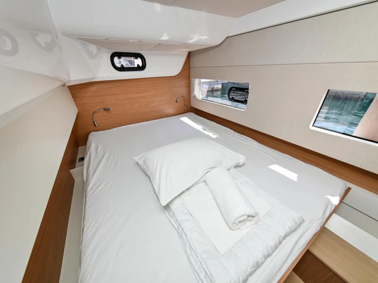 Pronájem jachty v Tivat -Bali Bali Catsmart (6 cab.) na Samboatu