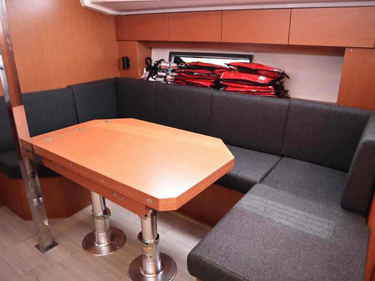 Pronájem lodi Bavaria Bavaria C42 (3 cab.) v Paros (ostrov) na Samboatu