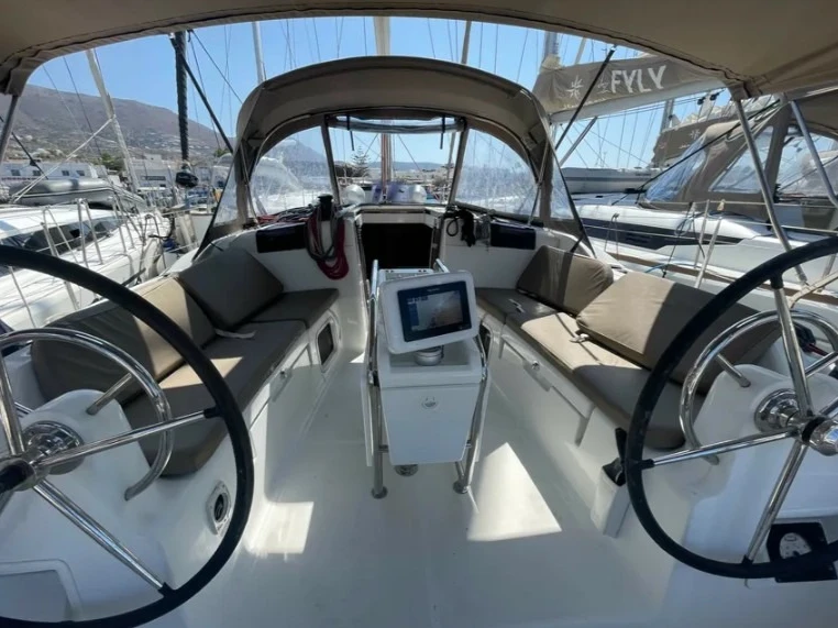 Pronájem lodi Paros (ostrov) lákavé ceny Sun Odyssey 419