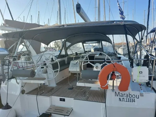 Pronájem lodi Lefkáda lákavé ceny Bavaria C42 (3 cab.)