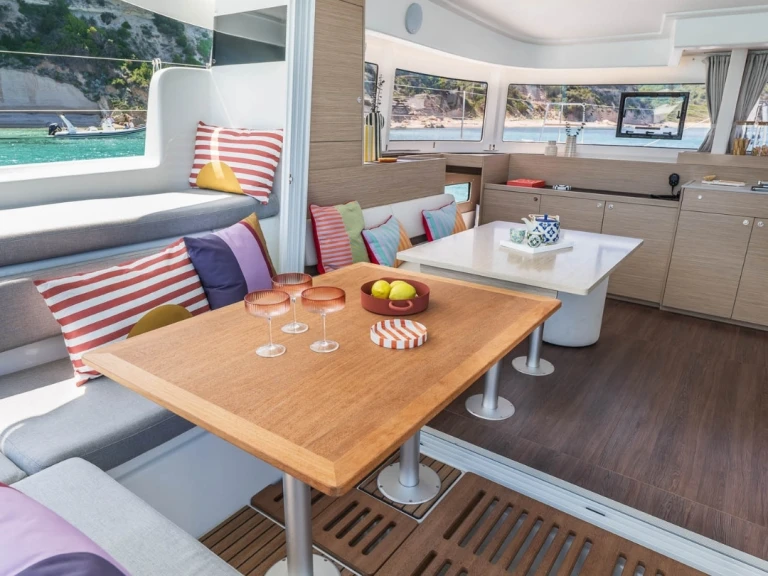 Pronajmout Katamarán se skipperem či ne Lagoon v Lefkáda