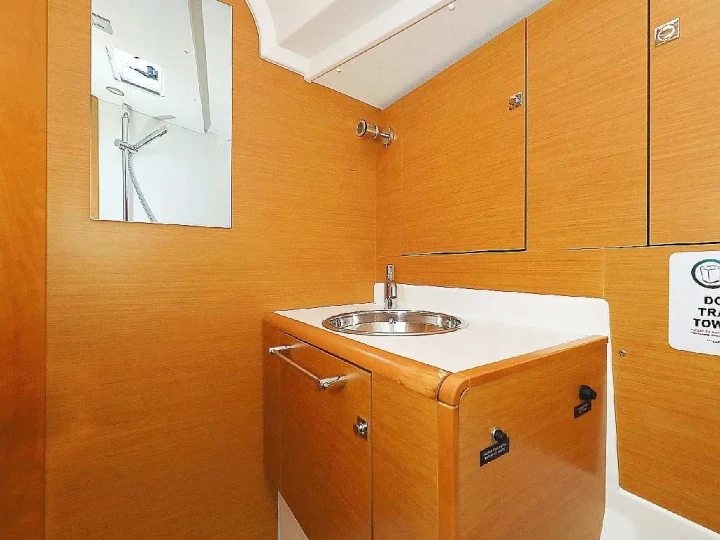 Pronajmout Plachetnice se skipperem či ne Jeanneau v Rhodos