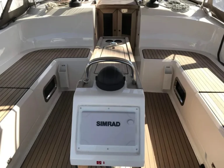 Pronájem lodi Bavaria Bavaria Cruiser 51 (5 cab.) v Alimos na Samboatu