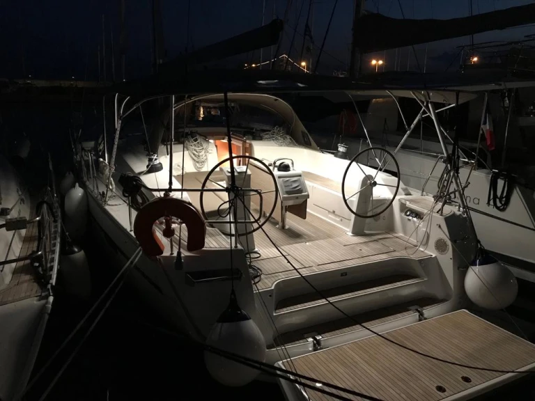 Pronájem lodi Bavaria Bavaria Cruiser 51 (5 cab.) v Alimos na Samboatu