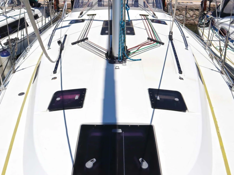 Plachetnice k pronájmu v Nea Peramos za nejlepší cenu