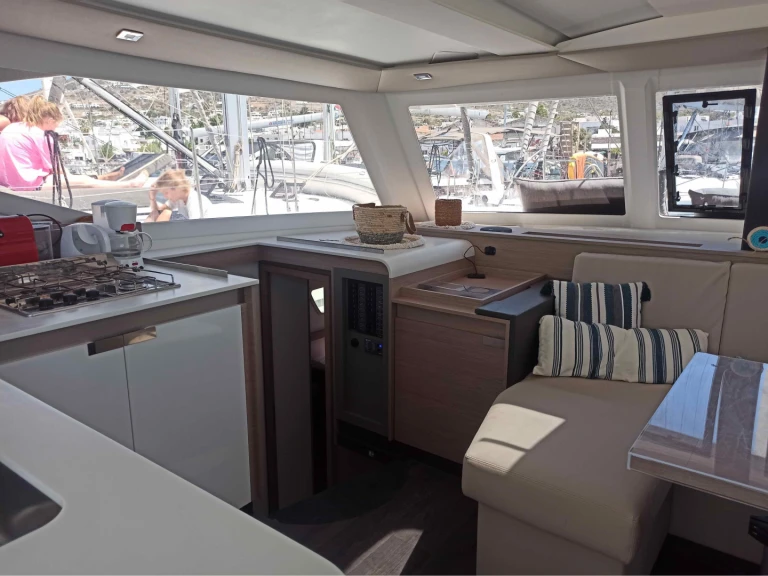 Pronájem lodi Fountaine Pajot Isla 40 (5 cab.) v Paros (ostrov) na Samboatu