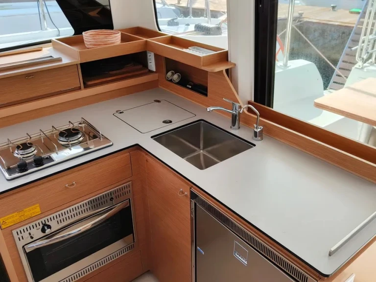 Pronájem Katamarán Excess s licencí