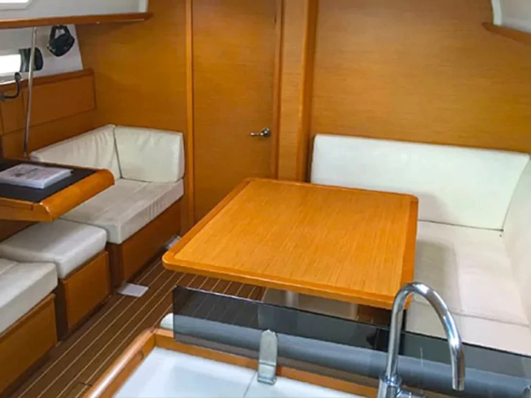 Pronajmout si Jeanneau Sun Odyssey 409 (3 cab.) v Lefkáda