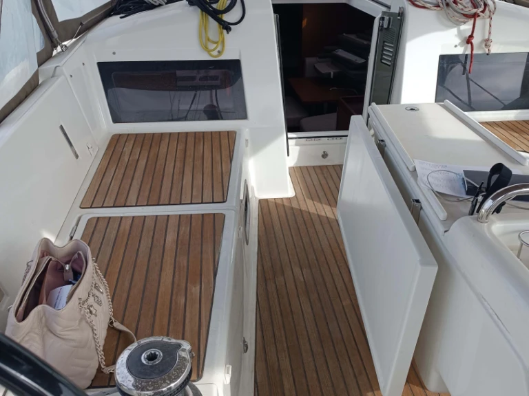 Pronájem Plachetnice Jeanneau s licencí