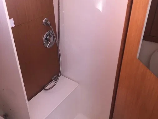 Plachetnice k pronájmu v Nea Peramos za nejlepší cenu