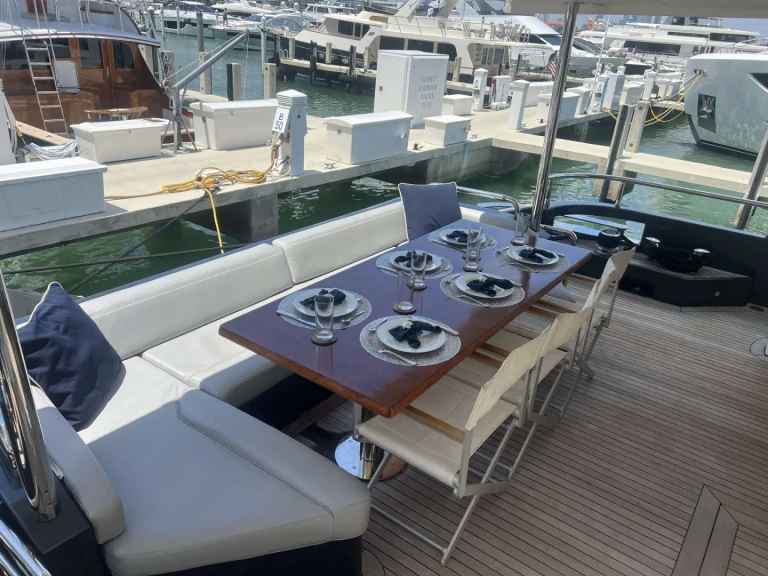 Azimut Sky jednotlivci a charterové společnosti v Montauk