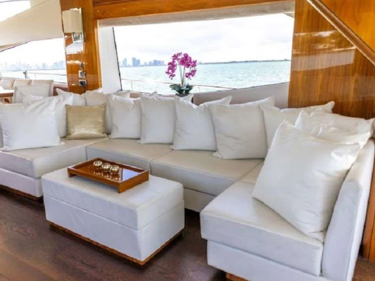 Pronájem Jachta Sunseeker s licencí