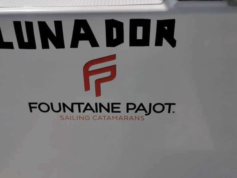 Pronajmout si Fountaine Pajot Isla 40 (5 cab.) v Propriano