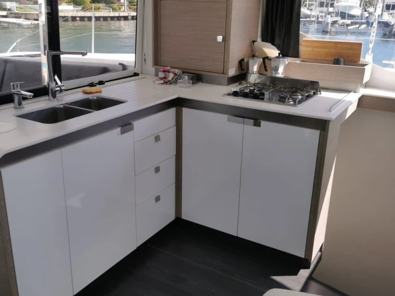 Pronájem Katamarán Fountaine Pajot s licencí