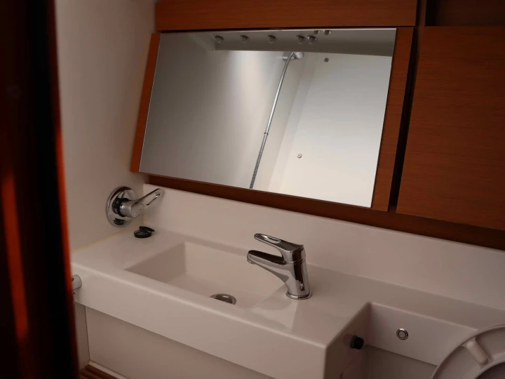 Pronájem lodi Lefkáda lákavé ceny Sun Odyssey 440