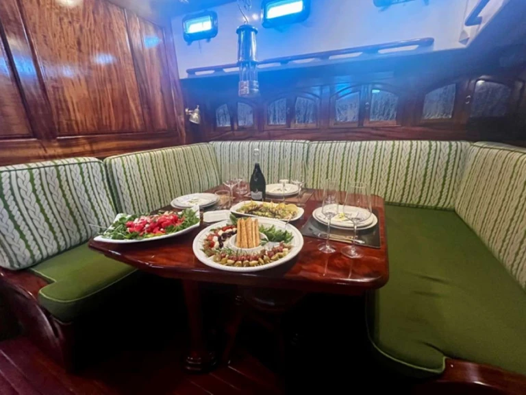 Pronajmout si Covey Island Boatworks TREE OF LIFE v Newport