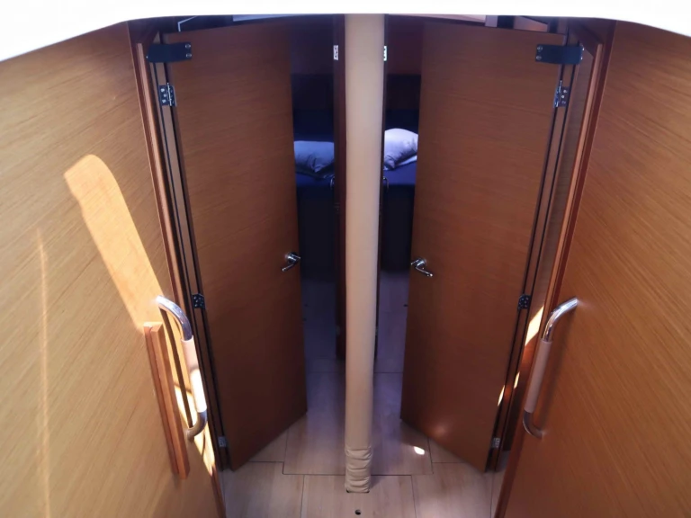 Pronájem lodi Jeanneau Sun Loft 47 (7 cab.) v Nea Peramos na Samboatu