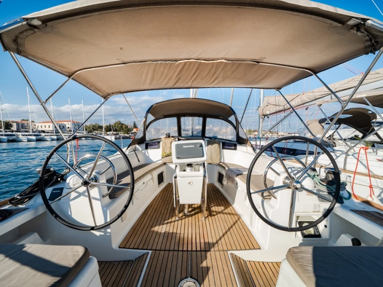 Pronájem lodi Jeanneau Sun Odyssey 439 v Lavrio na Samboatu