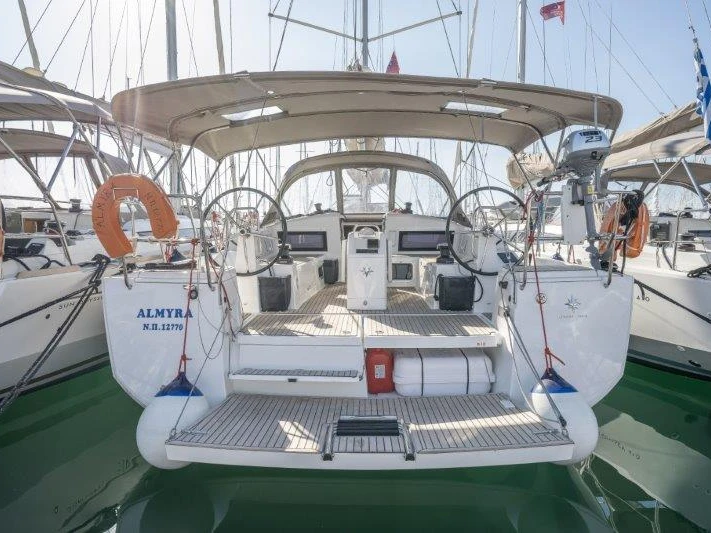 Pronajmout si Jeanneau Sun Odyssey 440 v Nea Peramos