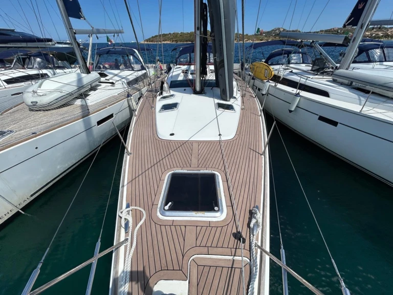Pronajmout si Jeanneau Sun Odyssey 54 DS v Cugnana Verde