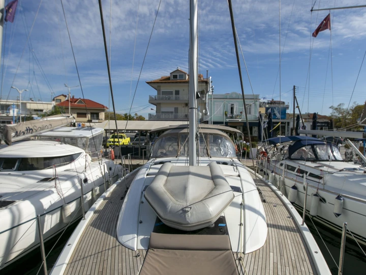 Jeanneau Jeanneau 54 jednotlivci a charterové společnosti v Nea Peramos