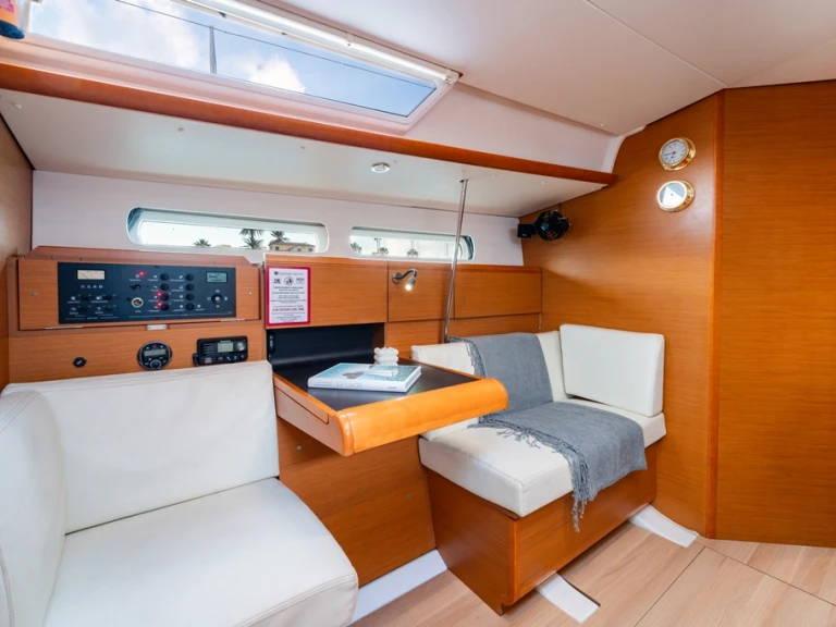 Pronájem lodi Jeanneau Sun Odyssey 439 v Lavrio na Samboatu