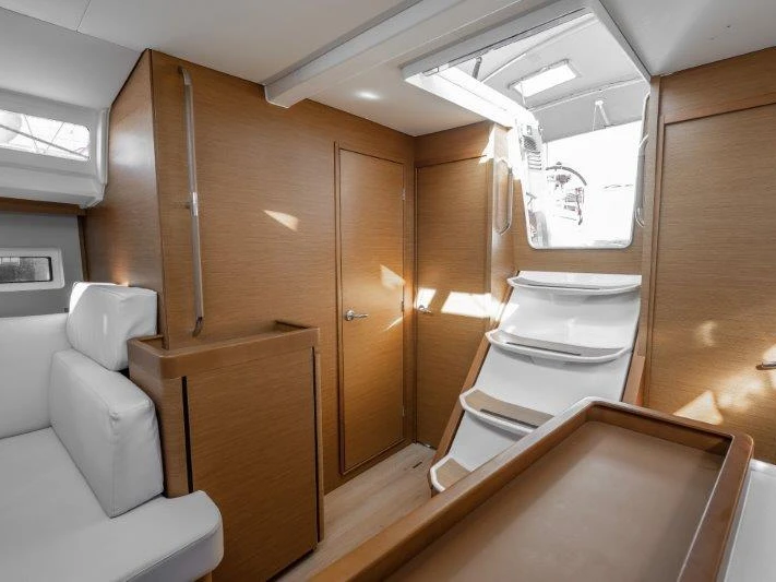 Pronájem lodi Nea Peramos lákavé ceny Sun Odyssey 440