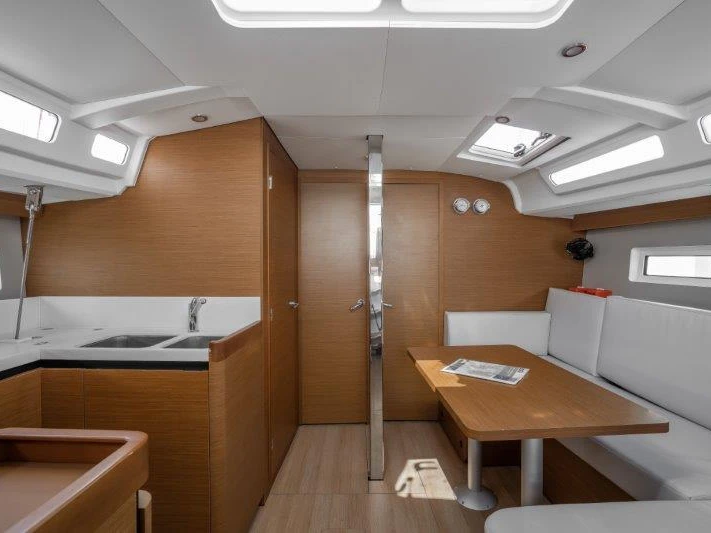 Pronájem lodi Jeanneau Sun Odyssey 440 v Nea Peramos na Samboatu