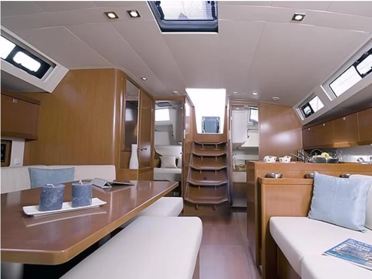 Pronájem lodi Bénéteau Oceanis 45 v Mrčevac na Samboatu