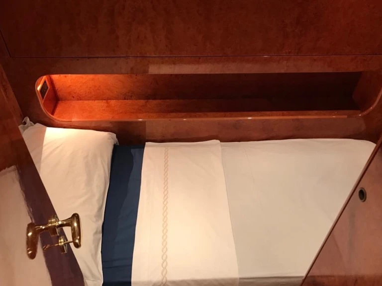 Pronajmout Jachta se skipperem či ne Cantieri v Palermo