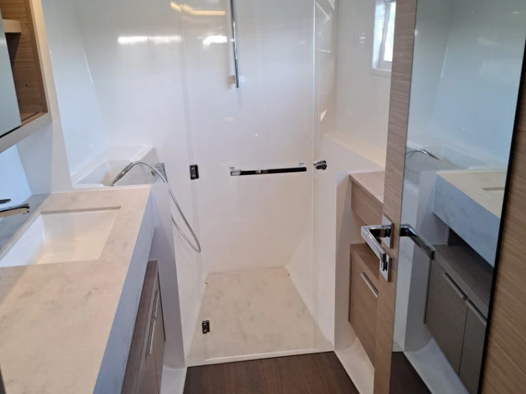 Katamarán k pronájmu v Dubrovník za nejlepší cenu