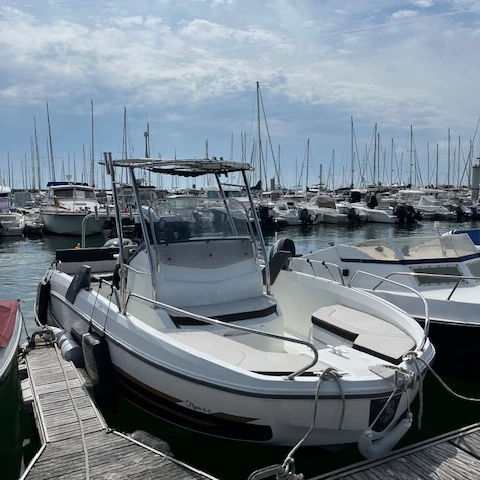 Pronajmout Motorová loď se skipperem či ne Bénéteau v Pornichet