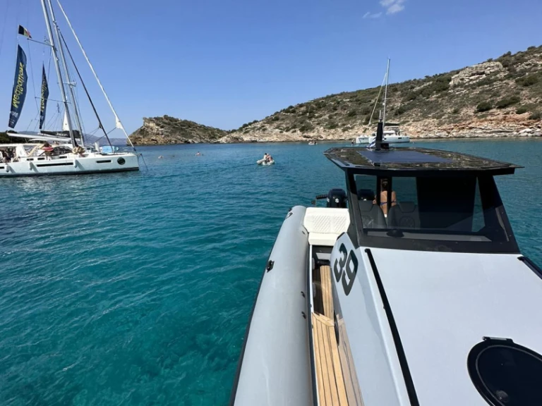 Pronájem jachty v Adámas -ZEN MARINE ZEN 39 na Samboatu