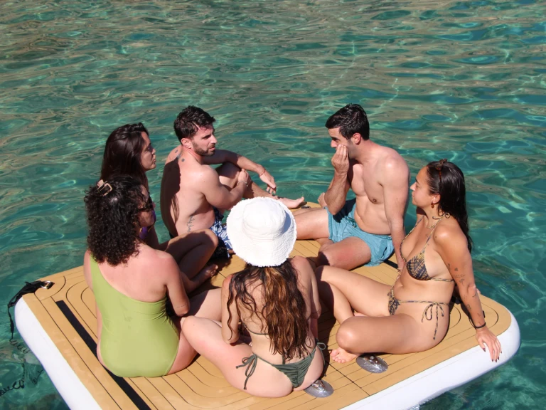 Pronájem jachty v Santa Ponsa -Bayliner VR6 na Samboatu