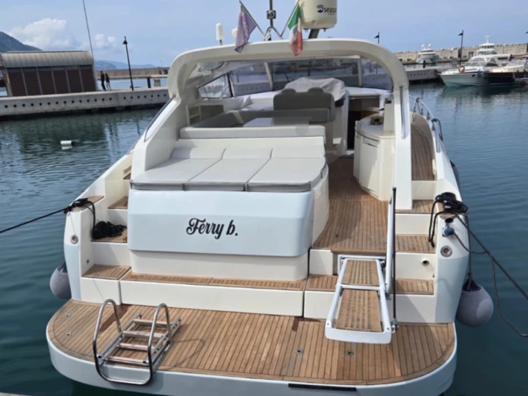 Jachta k pronájmu v Capri za nejlepší cenu