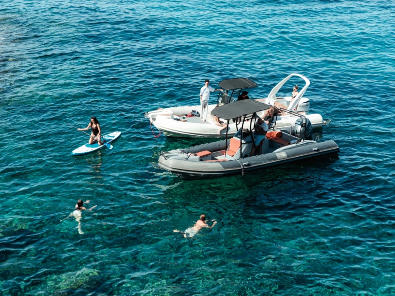 Pronajmout Polotuhá loď se skipperem či ne LC Marine v Marseille