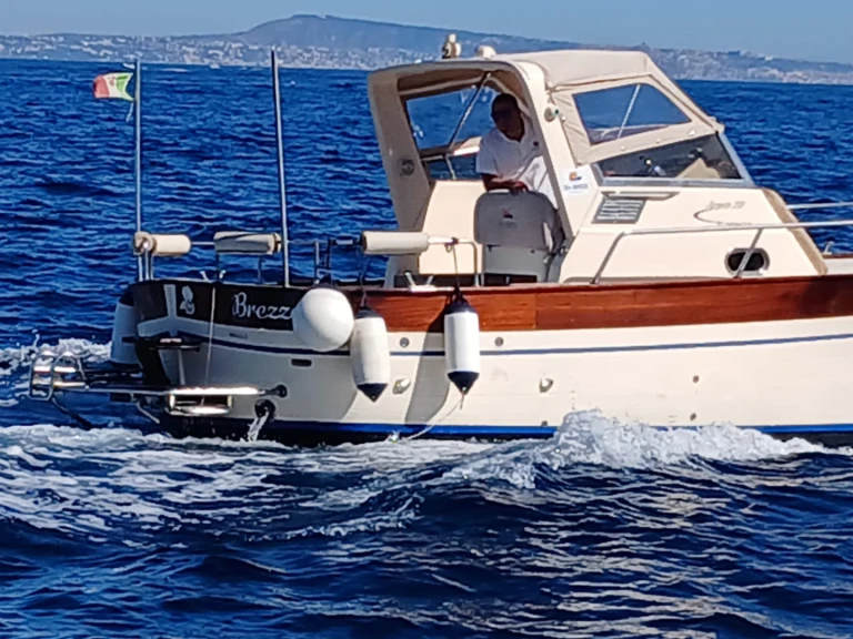 Pronájem lodi Tecnonautica Jeranto 750 v Sorrento na Samboatu
