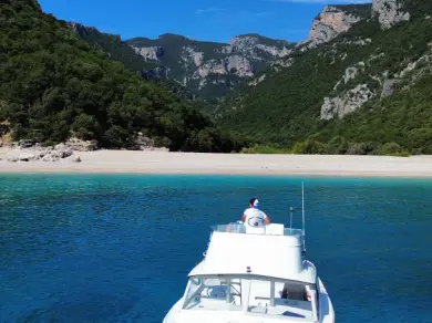 Bertram Bertram 25 jednotlivci a charterové společnosti v Orosei