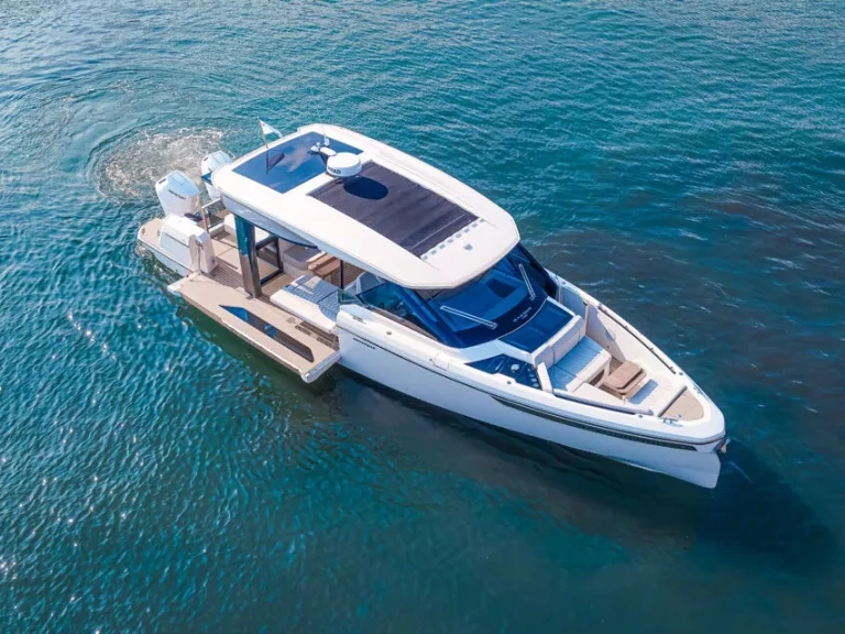 Pronájem lodi Saxdor 400 GTO v Cogolin na Samboatu