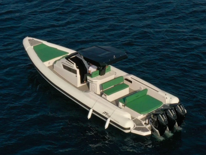 Panamera PY 110 GT VELOCE  jednotlivci a charterové společnosti v Capri