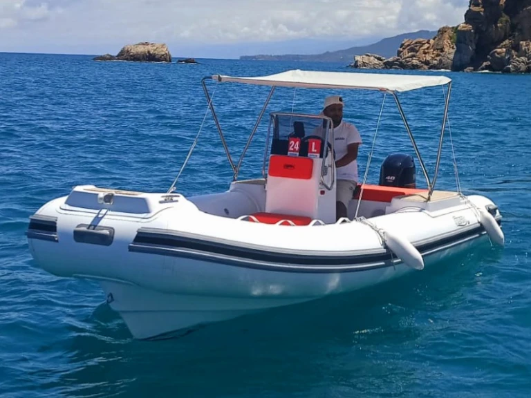 Noah NOAH jednotlivci a charterové společnosti v Cefalù